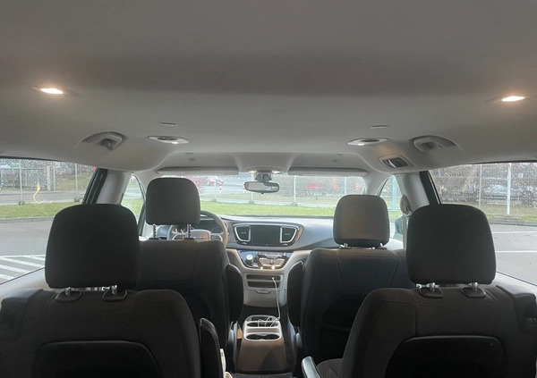 Chrysler Pacifica cena 86900 przebieg: 171400, rok produkcji 2018 z Warszawa małe 436